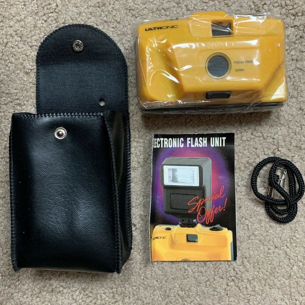VINTAGE YELLOW RETRO ULTRONIC FOCUS FREE 35 MM FILM CAMERA NEW SEALED